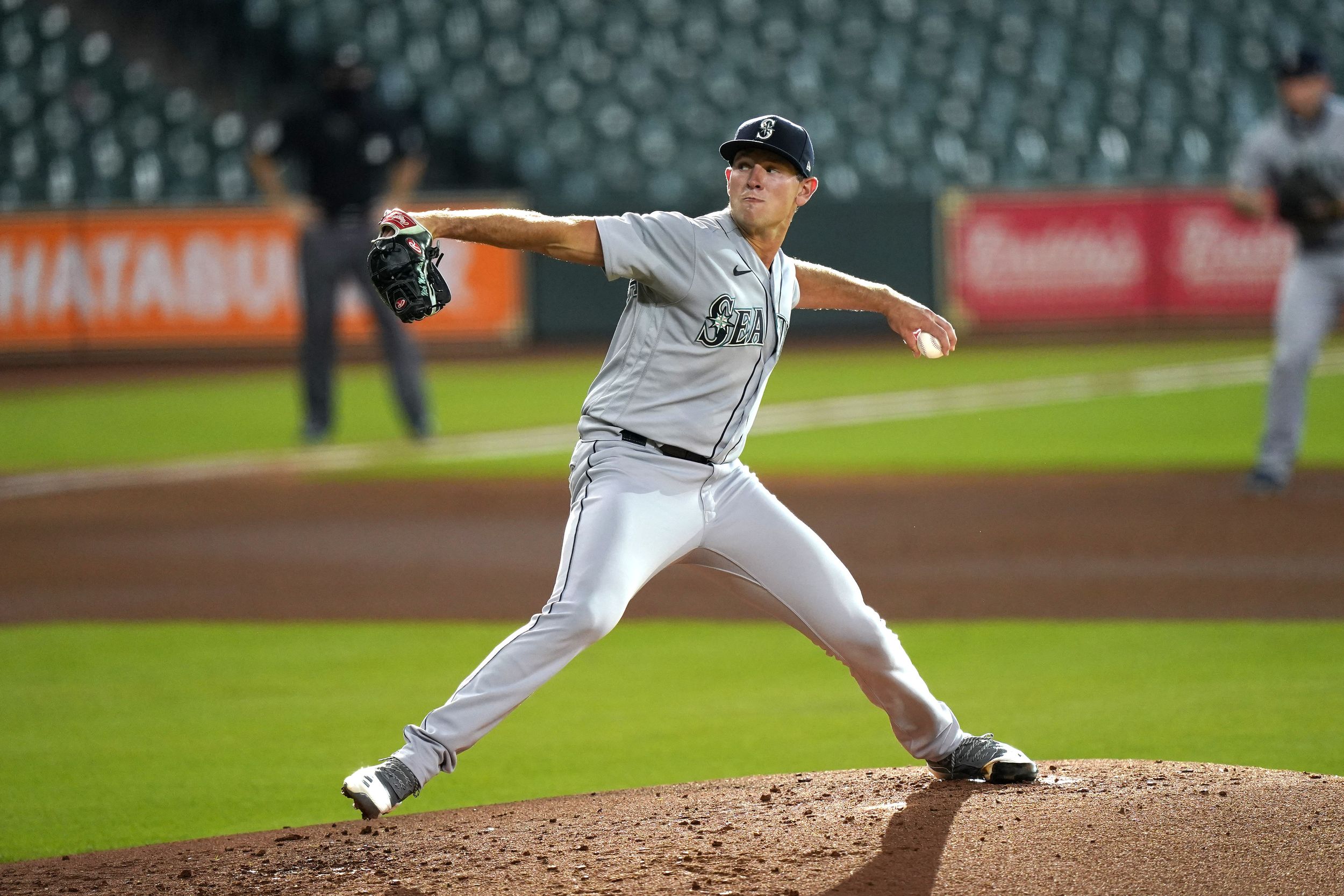 Young Mariners Evan White, Nick Margevicius come up big, but Mariners