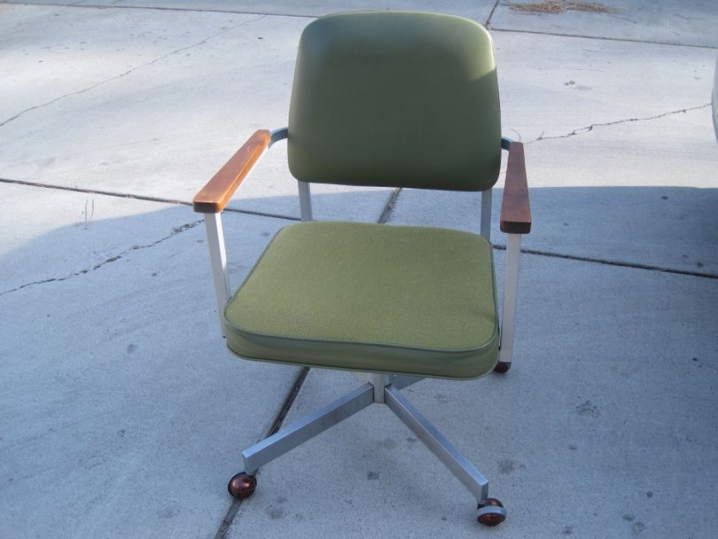 This mid-century modern office chair was made by the United Chair Company in Leeds, Alabama (Cheryl-Anne Millsap / Photo by Cheryl-Anne Millsap)