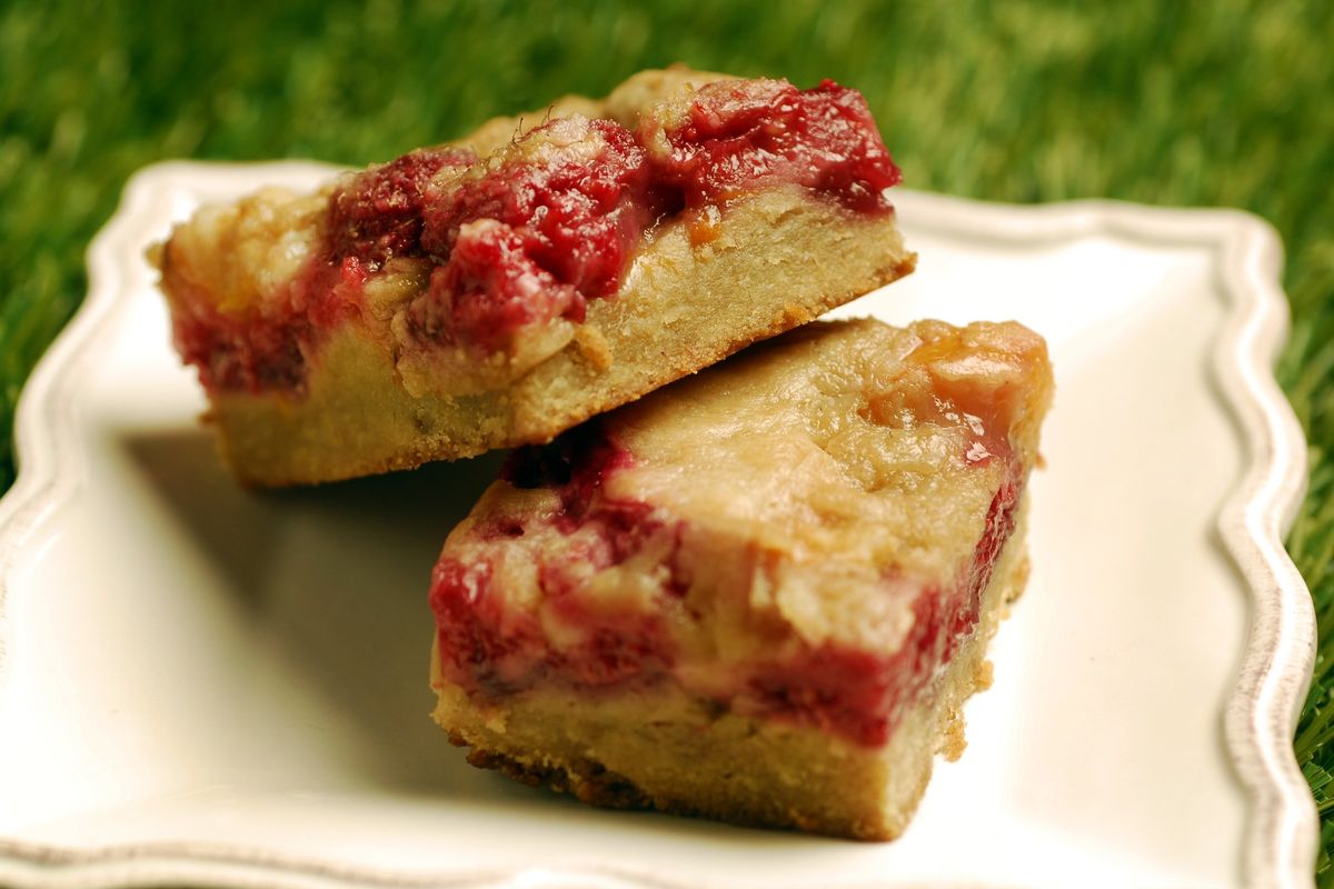 Prepare raspberry peach bars the night before your picnic for dessert.