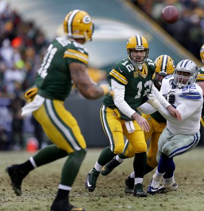 Packers quarterback Aaron Rodgers, right, throws to tight end Andrew Quarless (81). (Associated Press)