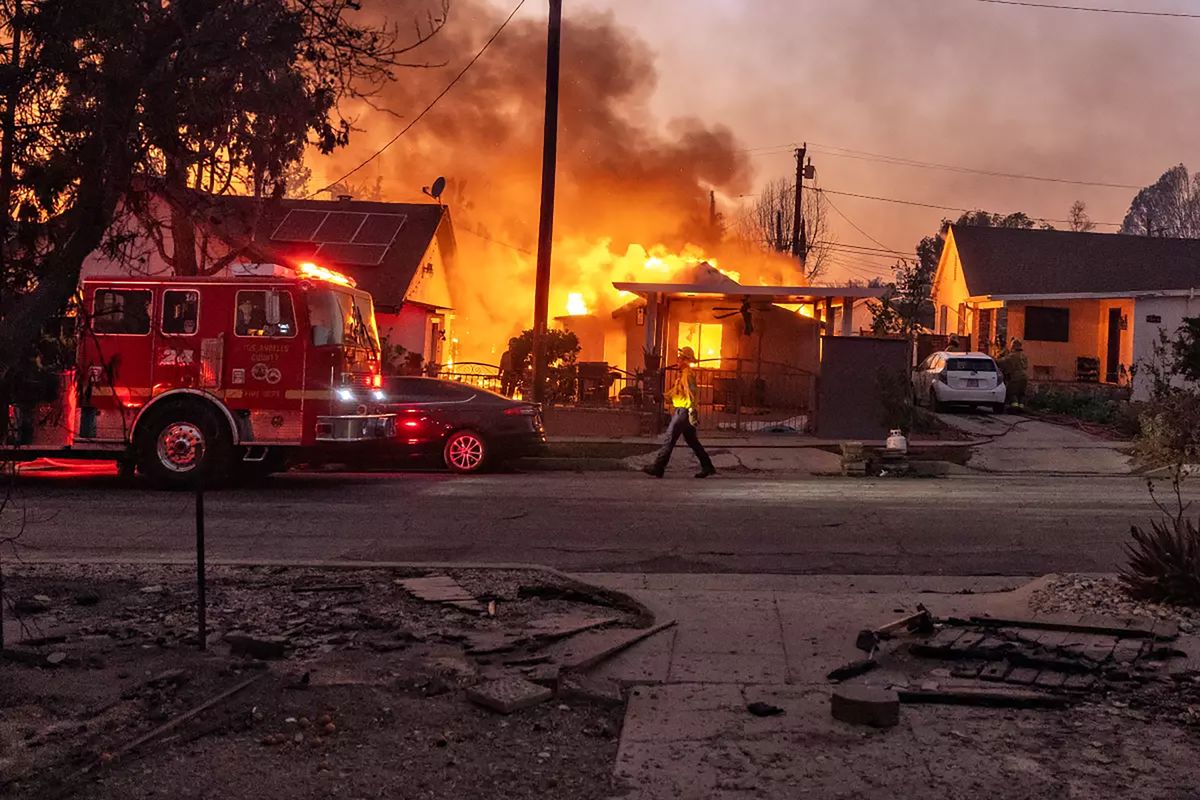 Flames from the Eaton fire consume a home in Altadena on Wednesday, Jan. 8, 2025.   (Jason Armond/Los Angeles Times/TNS)