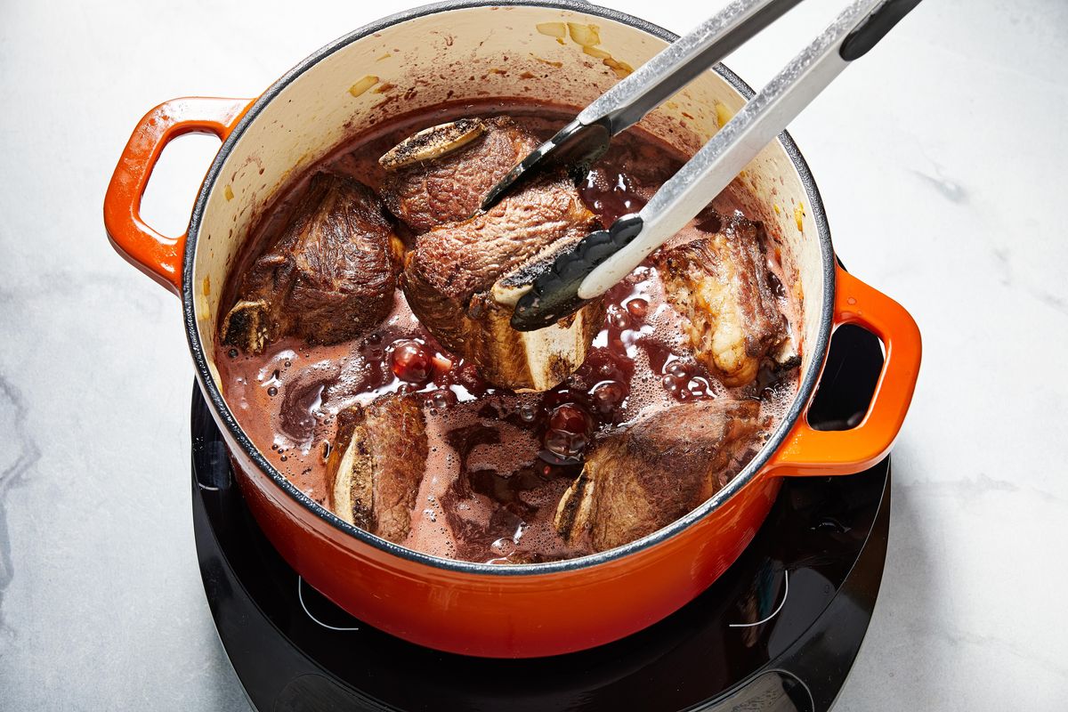 Braising is a simple and delicious way to cook meat. (Tom McCorkle / Washington Post)
