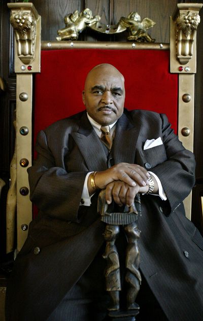  Solomon Burke poses in his red velvet throne in his Los Angeles home in this 2005 file photo.  (Associated Press)