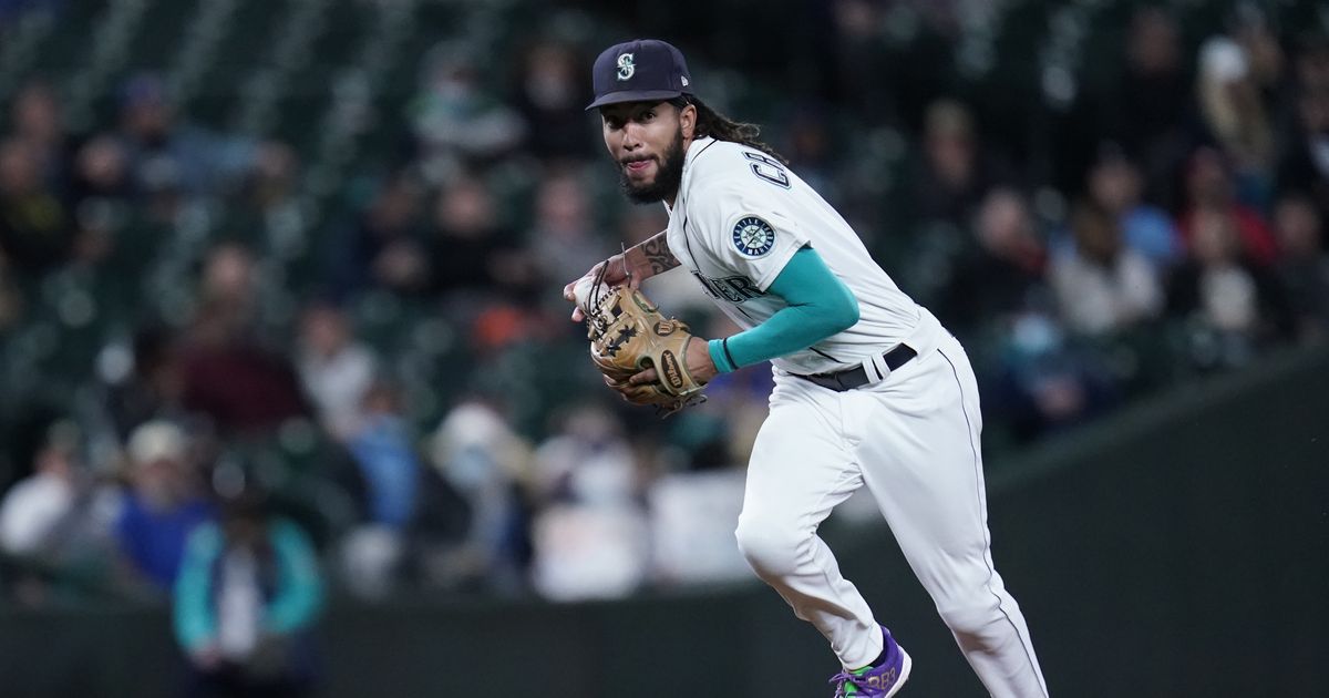 Mariners shortstop J.P. Crawford showing Gold Glove-worthy plays every game