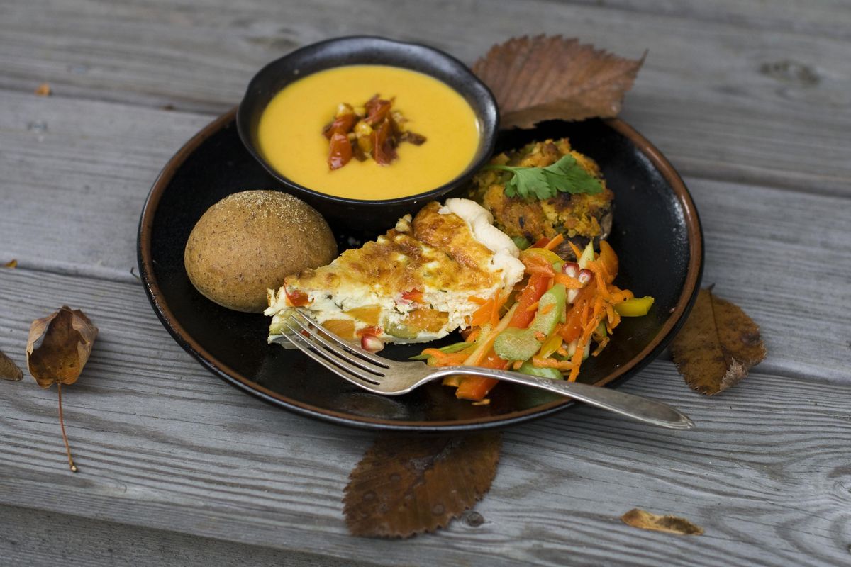 A vegetarian Thanksgiving dinner, in Concord, N.H., is shown in this Oct. 15, 2012, file photo. (Matthew Mead / AP)