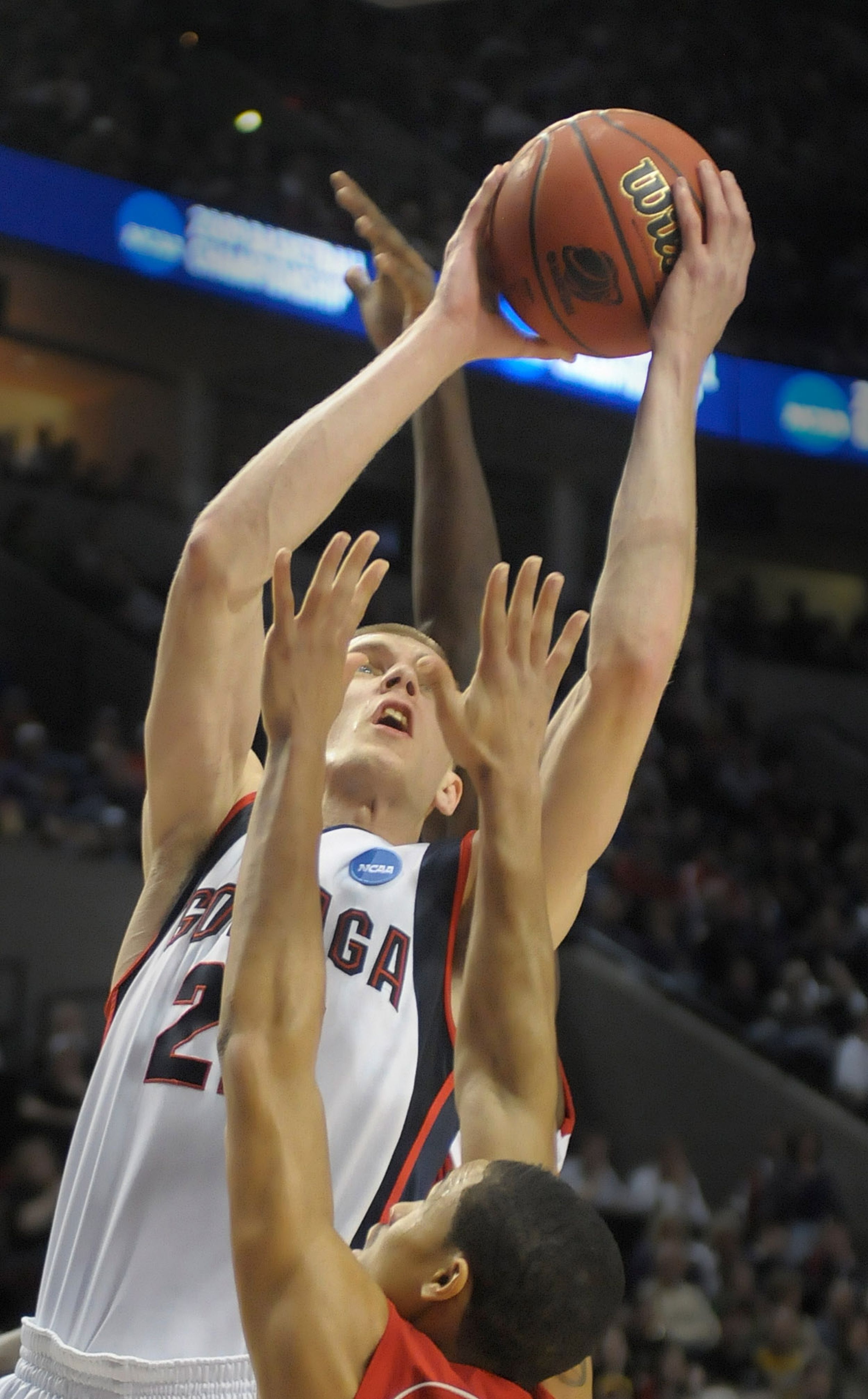 Gonzaga's Demetri Goodson drives against Wisconsin in 2017.