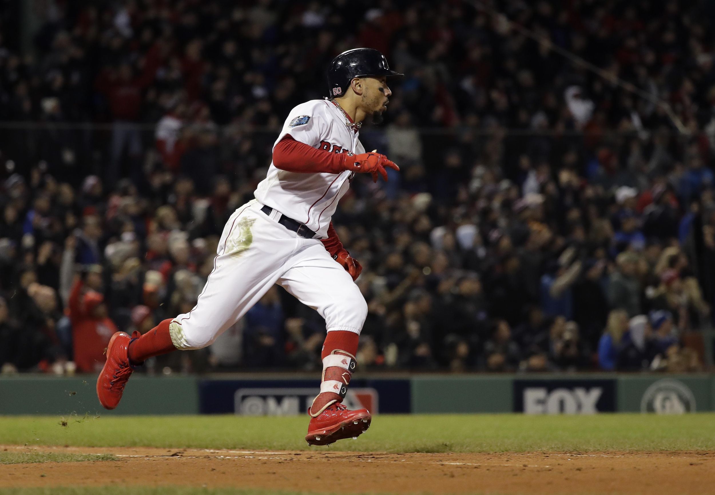 Red Sox use clutch hitting to put Dodgers away, take 2-0 World
