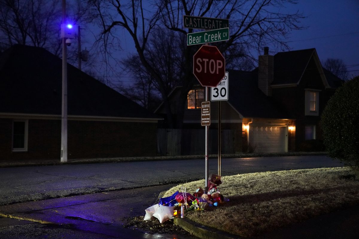 A makeshift memorial where Tyre Nichols was beaten by police and later died, at Bear Creek Cove and Castlegate Lane in Memphis, Tenn., on Saturday.  (DESIREE RIOS)