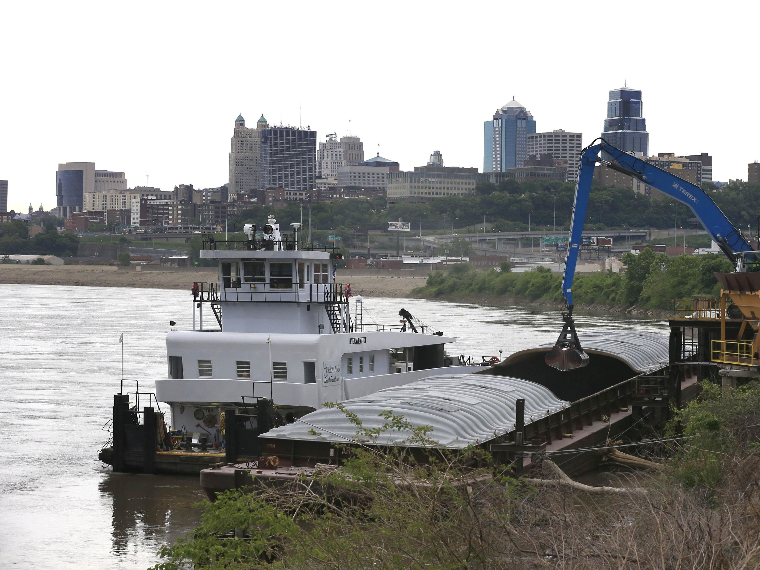 Barge traffic makes a resurgence on the Missouri River The