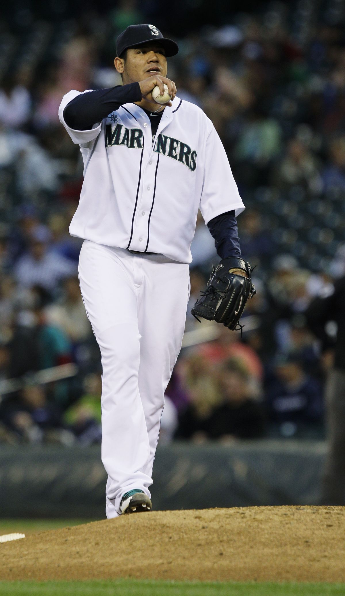 Felix Hernandez allowed four runs in the sixth and dropped to 4-5. (Associated Press)