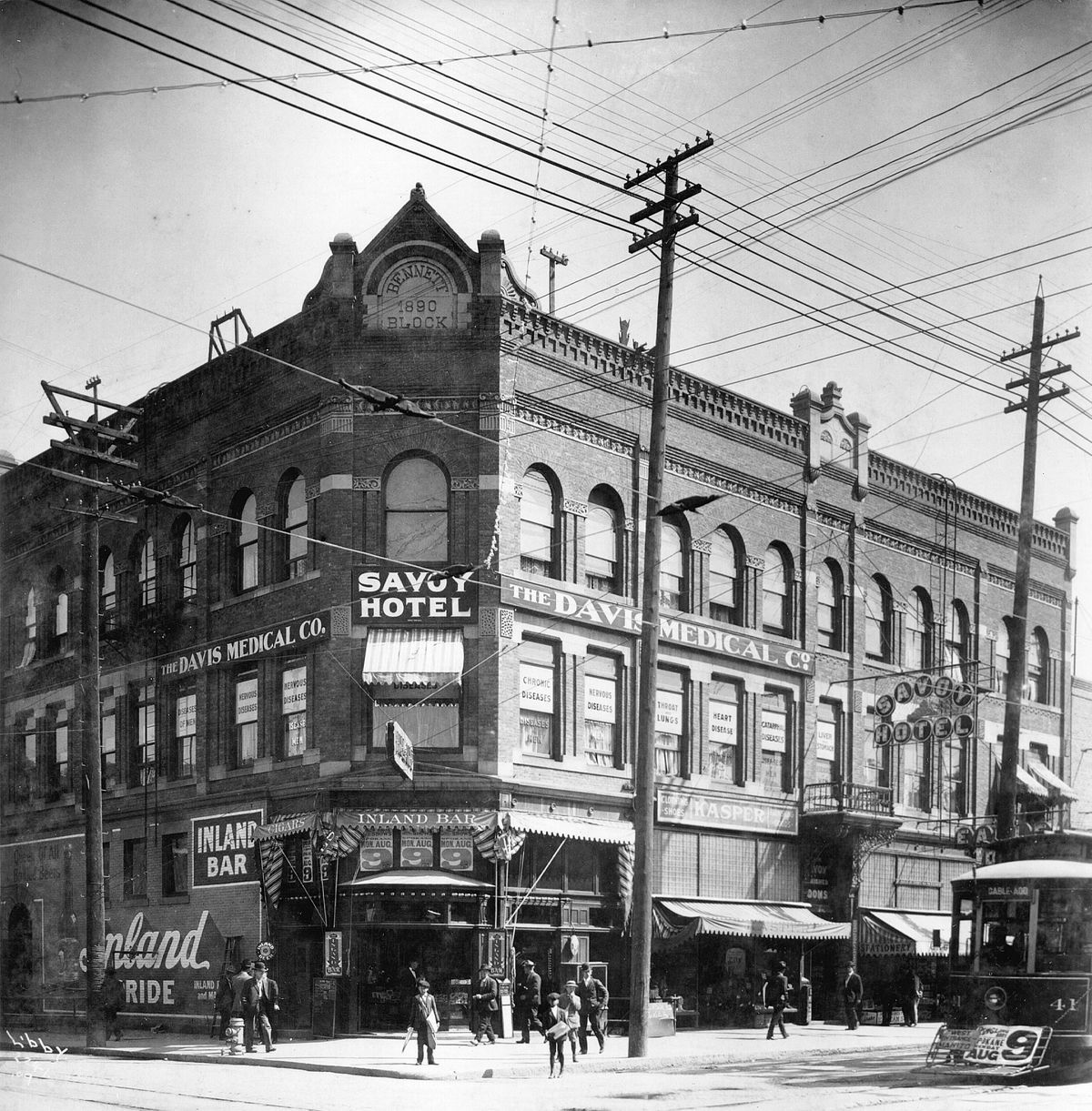 1909: The Bennett Block featured a billiard hall, the Savoy Hotel and a medical office. (Photo Suzan / The Spokesman-Review)