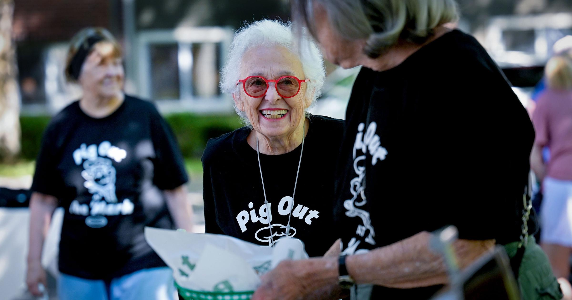 'A new tradition': First Pig Out at the Mark draws about 500 to Touchmark lawn