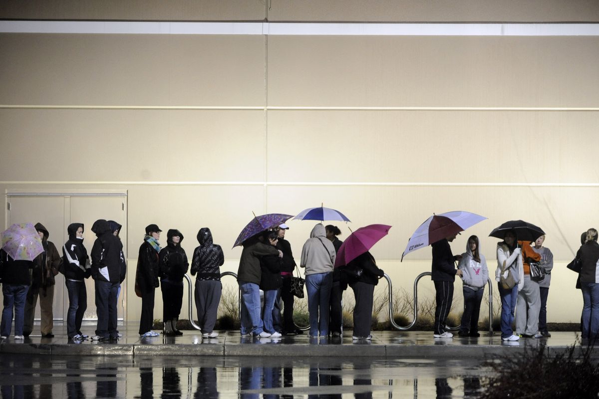 Hundreds of shoppers wait in the rain for the 4 a.m. opening of Kohl