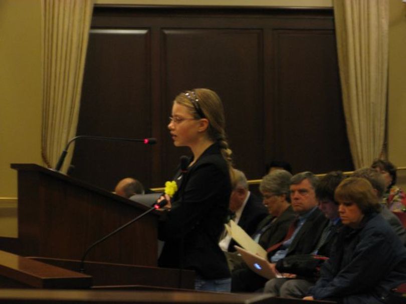 Alexa Bell of Kuna testifies to lawmakers Friday in favor of online education; she's a student at the Idaho Virtual Academy online charter school. (Betsy Russell)