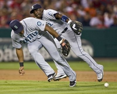 Seattle’s Adrian Beltre, left, and Yuniesky Betancourt move toward Mark Teixeira’s grounder in the third.  (Associated Press / The Spokesman-Review)