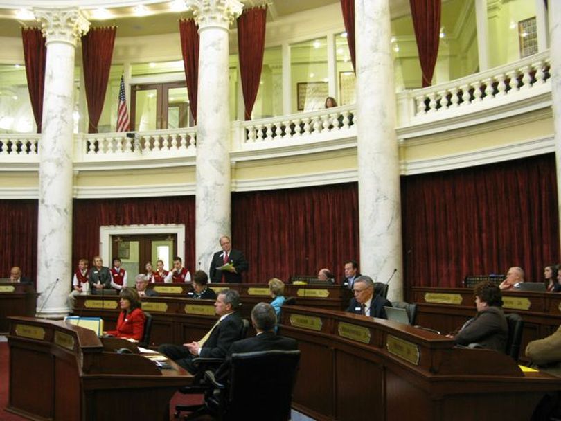 Sen. Bart Davis commemorates service men from Idaho who were killed overseas in the past year, during Senate consideration Friday morning of SCR 133. (Betsy Russell)