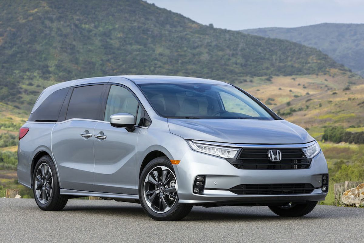 Redesigned front and rear fascias give Odyssey a trimmer and, to these eyes, a more appealing look. (Honda)