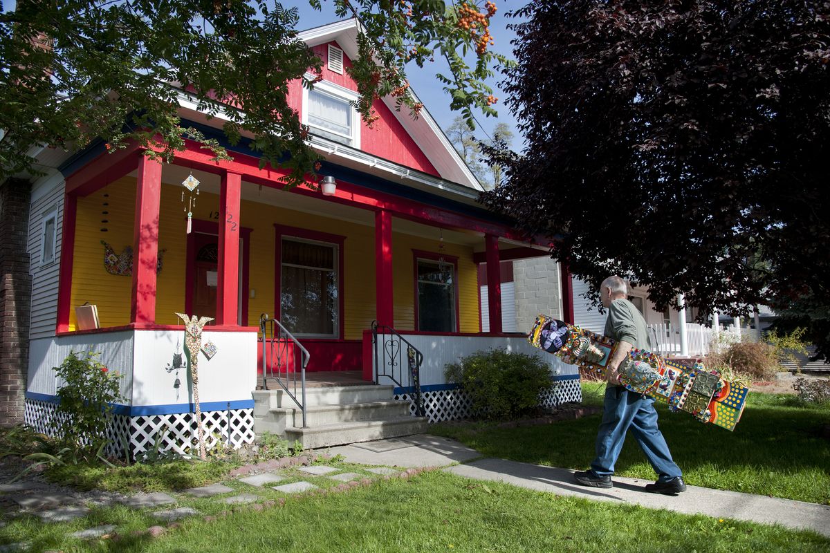 Doug Sutherlin delivers artwork to the UCF Buddhist Studies and Meditation House a few blocks from his home near Corbin Park on Oct. 9. (Dan Pelle)