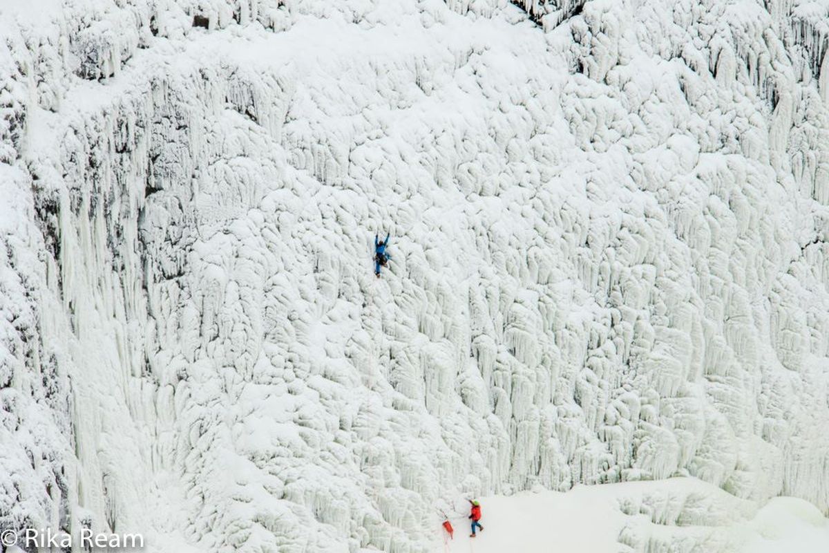 Ice climbers frolic in Palouse Falls of | Spokesman-Review mist The