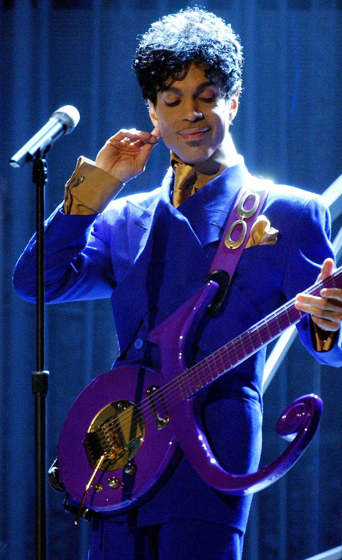 Prince performs at the 46th Annual Grammy Awards at Staples Center in Los Angeles on Feb. 8, 2004.    (Tribune News Service)