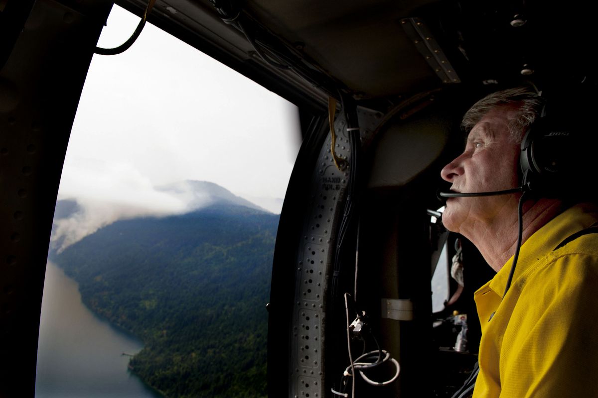 Gov. Butch Otter got a tour of the Cape Horn fire from an Idaho National Guard Blackhawk helicopter Thursday. He then received a briefing from the incident commander and fire staff at the Incident Command Post located near Bayview, Idaho. (Kathy Plonka)
