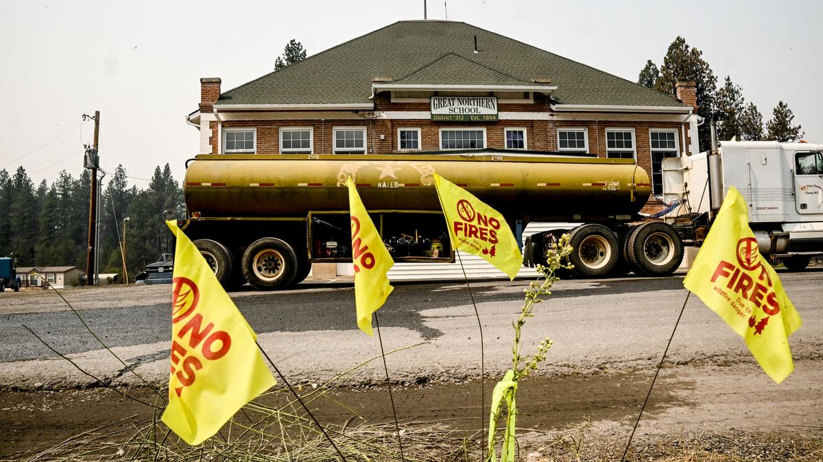The Great Northern Elementary School in Airway Heights is untouched by fire Monday.  (Kathy Plonka/The Spokesman-Revie)