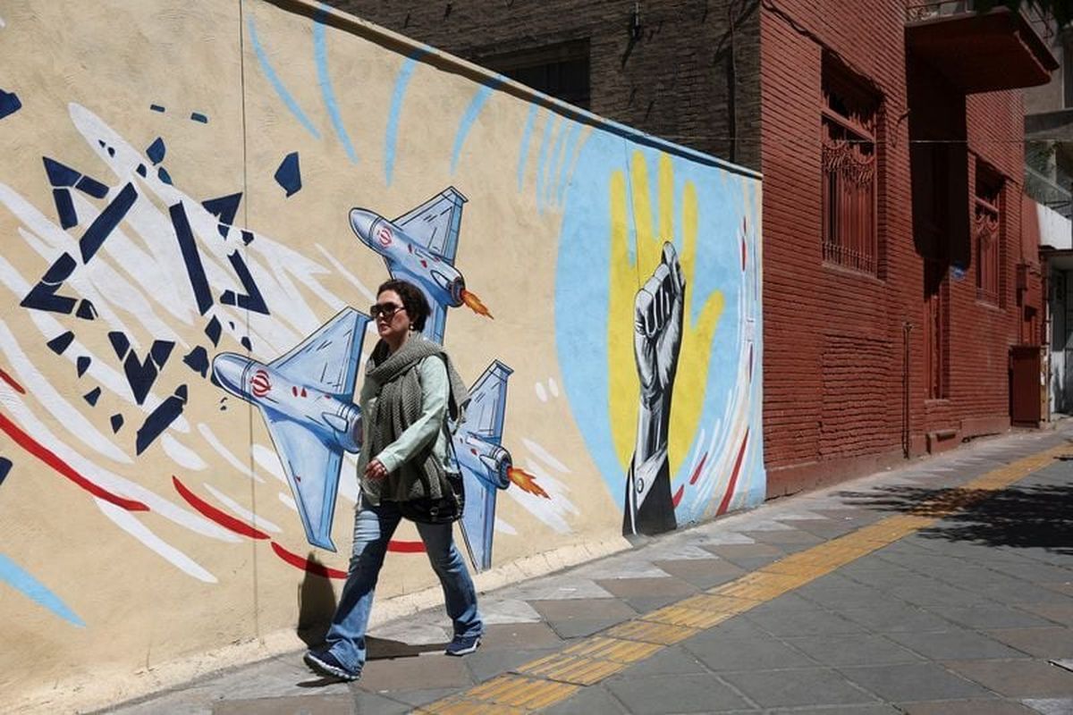 An Iranian woman walks next to an anti-Israeli mural on a street in Tehran, Iran, May 26, 2026. (Majid Asgaripour/West Asia News Agency)