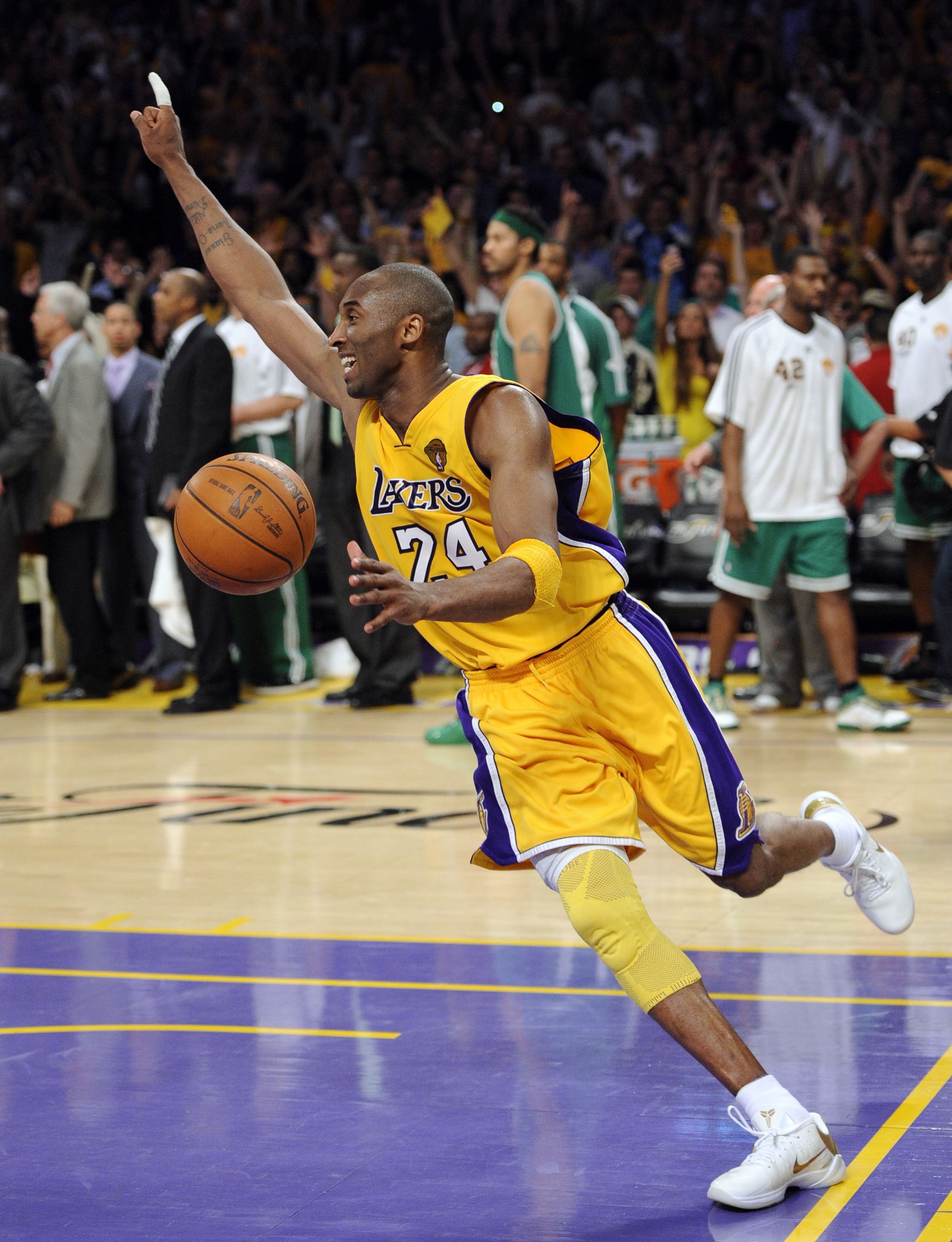 Lakers win NBA crown - June 17, 2010