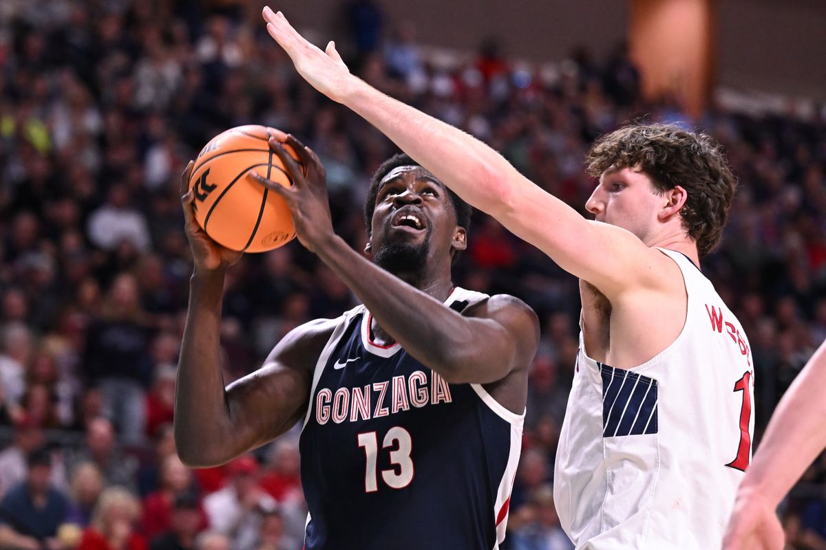 Gonzaga Bulldogs forward Graham Ike (13) heads to the rim against Saint Mary