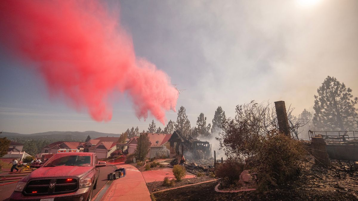 An aircraft tanker dumps fire retardant along Emerald Lane in the Spokane Valley , June 16, 2026, during a wildfire in the steep neighborhood.  (Brian Plonka/The Spokesman-Review)