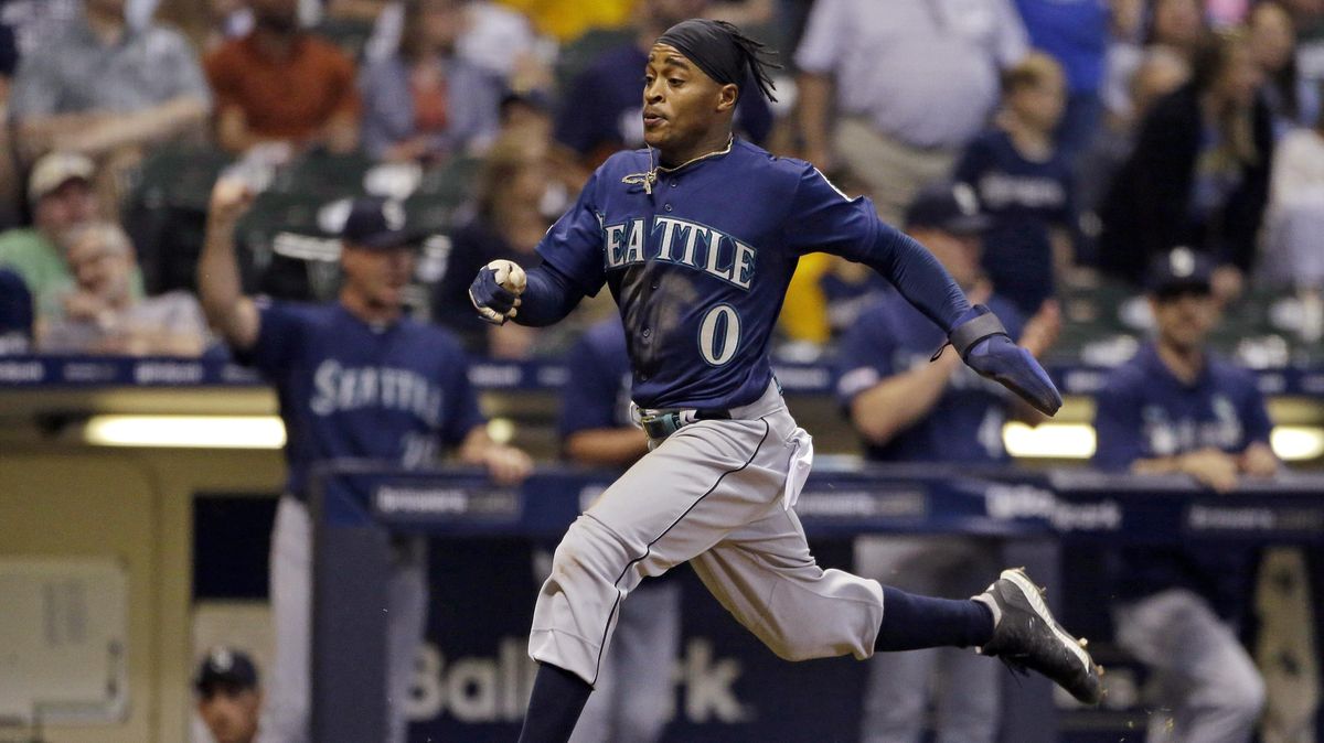 Mariners topple Brewers to extend winning streak to three The