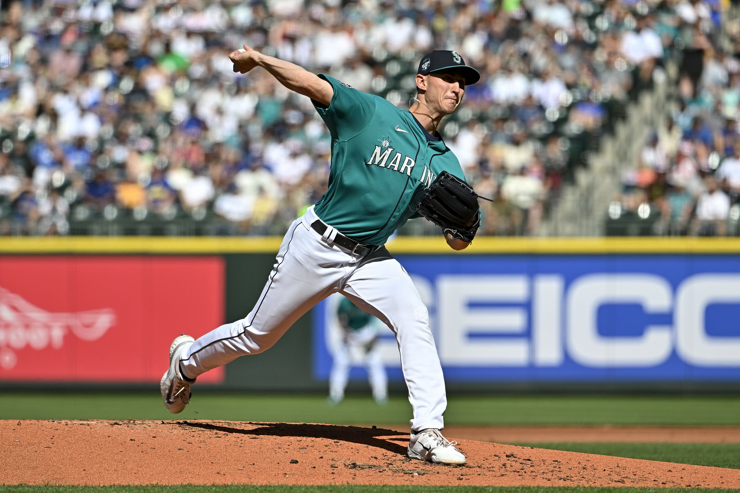 Logan Gilbert spins complete-game shutout, Mariners top Giants