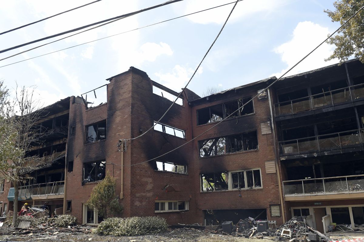 The scene of an apartment building fire in Silver Spring, Md., Thursday, Aug. 11, 2016. (Susan Walsh / Associated Press)