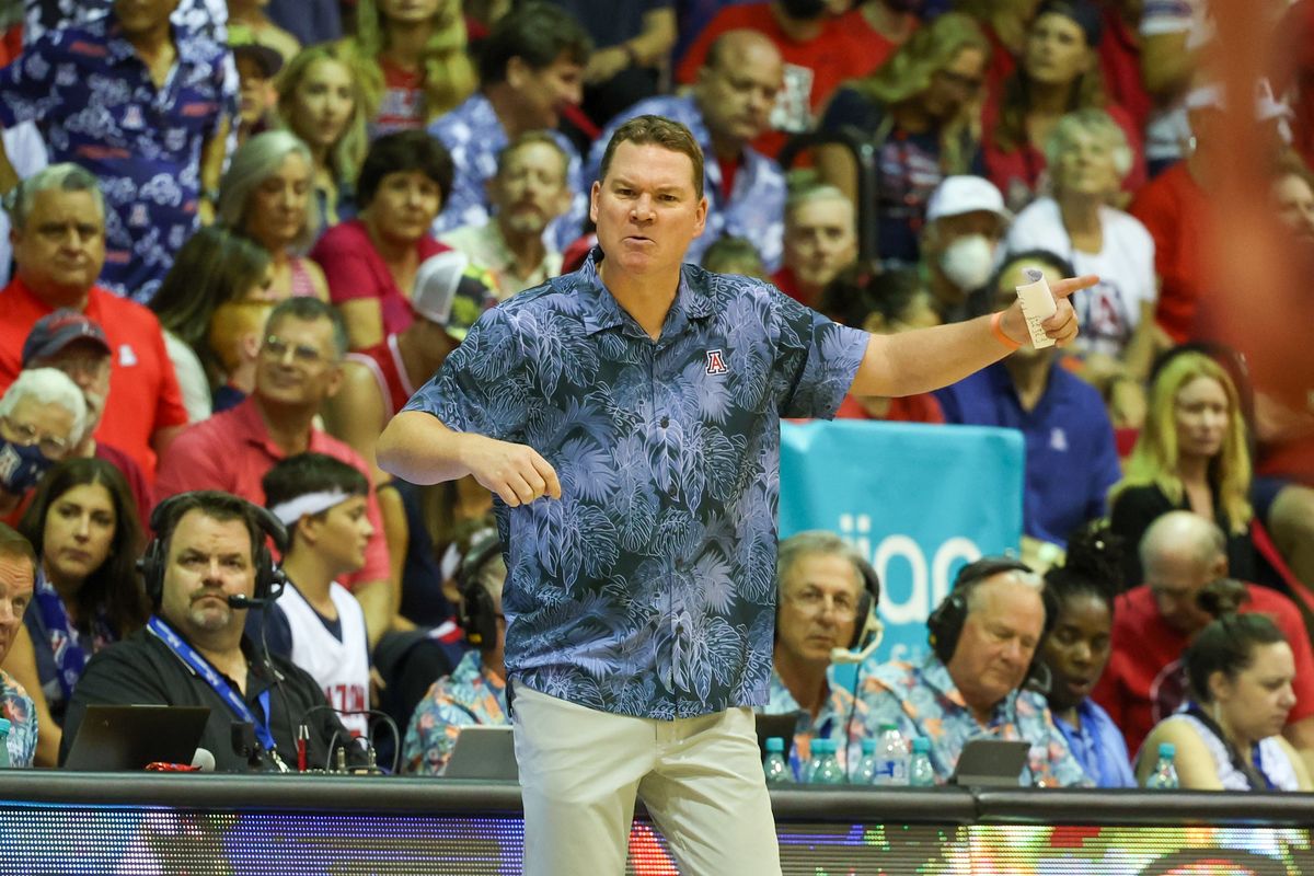 Arizona head coach Tommy Lloyd reacts during the first half of the Wildcats’ Maui Invitational game against Cincinnati on Nov. 21 in Lahaina, Hawaii.  (Getty Images)