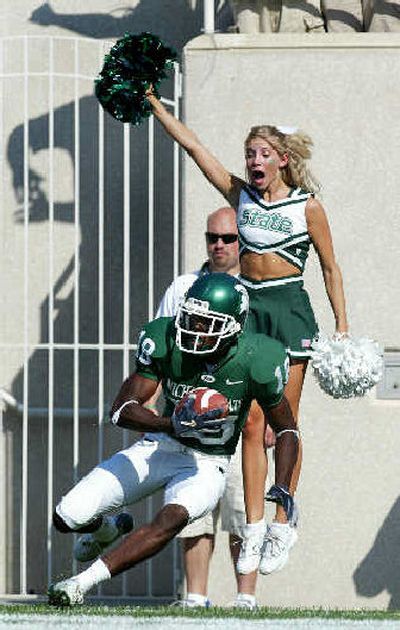 
Michigan State's Terry Love pulls in a 20-yard, first-quarter TD pass.
 (Associated Press / The Spokesman-Review)