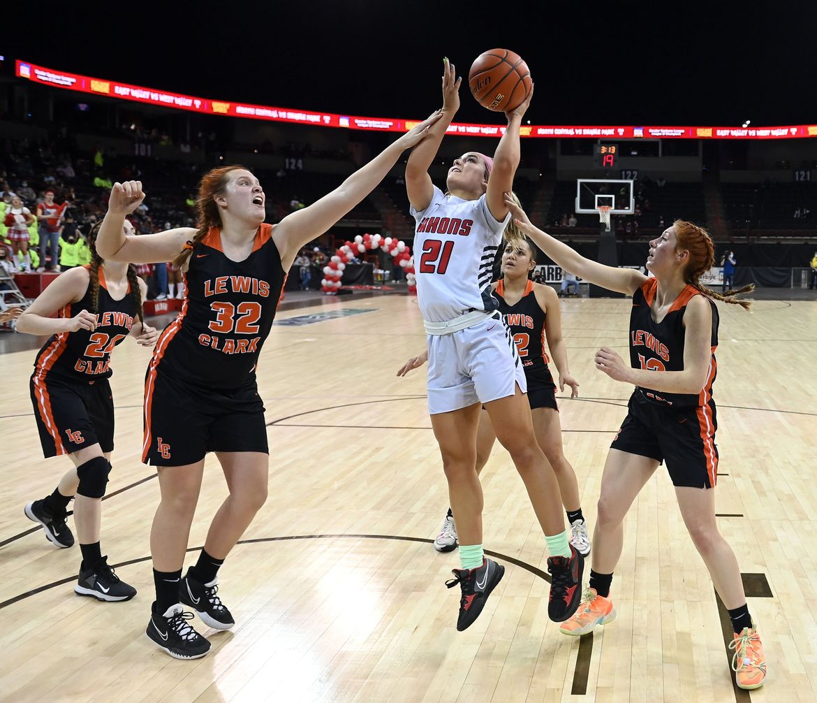 Rubber Chicken spirit game Lewis and Clark vs. Ferris Feb. 7, 2022