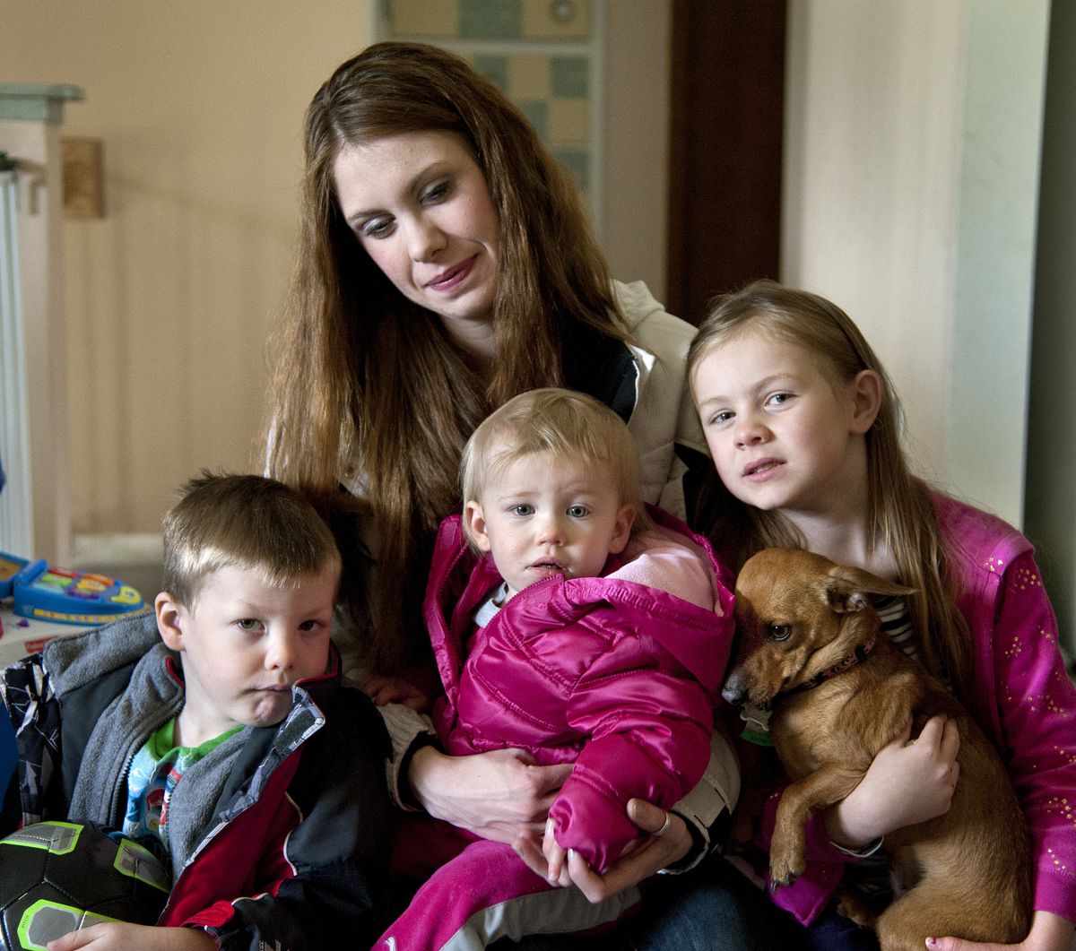 Jessica Hammond and her children, from left, Kaiden Nettleingham, 3, Ella Apperson, 15 months, and Lainey Nettleingham, 5, and their pet, Zoie, survived a December house fire in which Jessica and Ella were rescued by Hammond’s fiance, Shawn Apperson. (Dan Pelle)