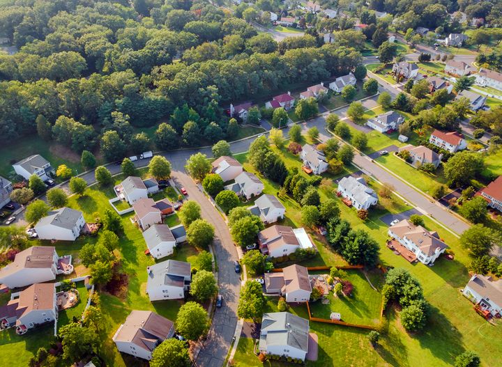 U.S. mortgage refinancing surges by most since 2020 on lower rates