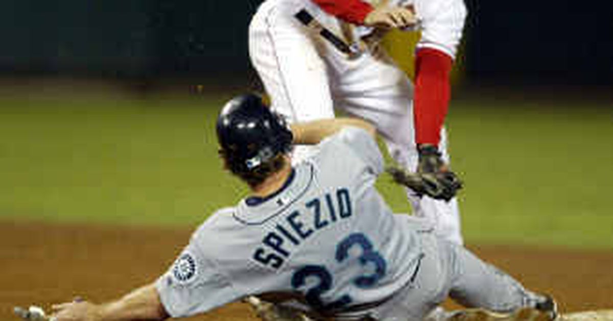 Seattle Mariners' Scott Spiezio steals second as Anaheim Angels