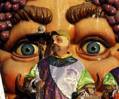ORG XMIT: LAAB110 A rider looks to throw his beads during the Krewe of Bacchus parade in the Uptown area of New Orleans Sunday, Feb. 22, 2009.  (AP Photo/Alex Brandon) (Alex Brandon / The Spokesman-Review)