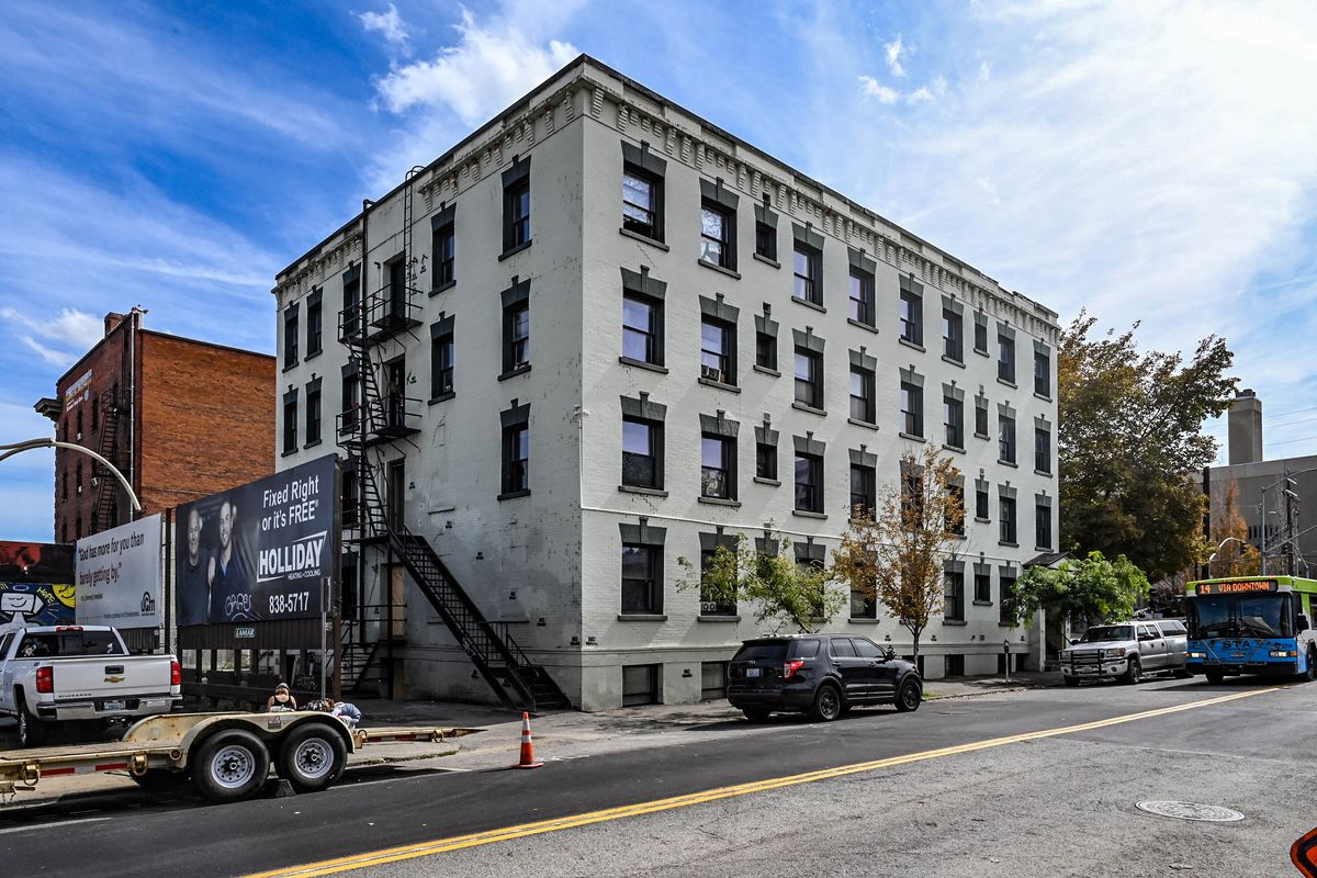 An apartment building near the corner of Wall Street and Third Avenue has been deemed uninhabitable.  (DAN PELLE/THE SPOKESMAN-REVIEW)