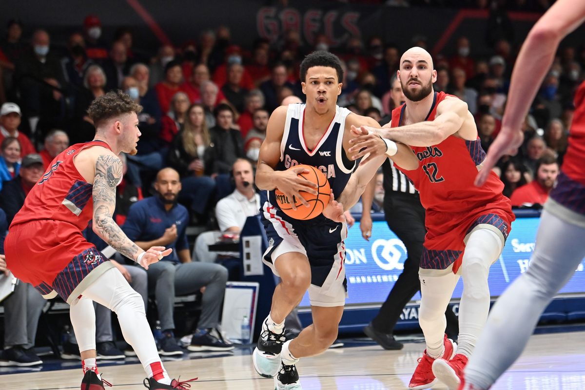 Gonzaga senior guard Rasir Bolton powers to the hoop against Gaels’ guards Tommy Kuhse (right) and Logan Johnson in Saturday’s game.  (Tyler Tjomsland/The Spokesman-Review)