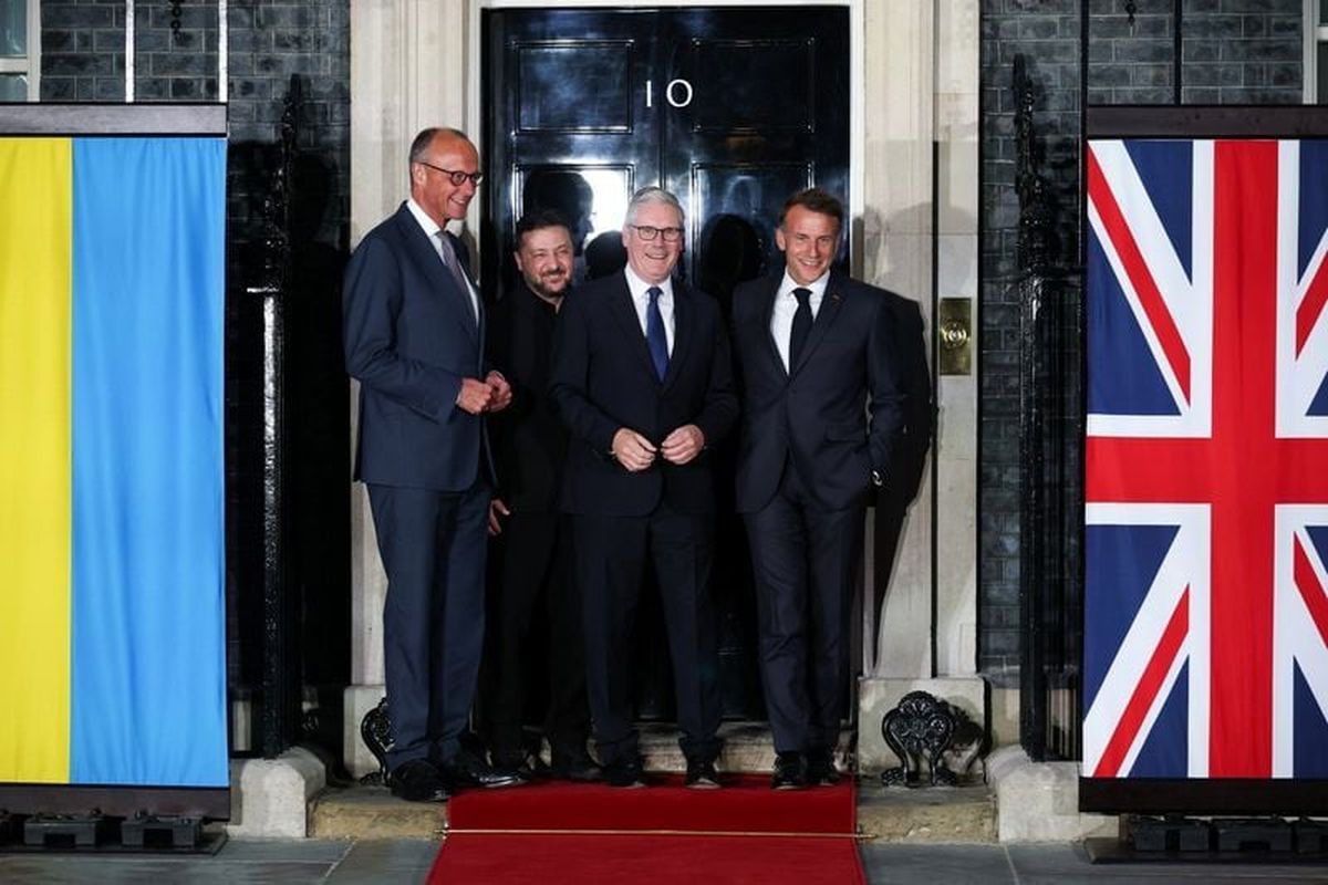 British Prime Minister Keir Starmer, Ukrainian President Volodymyr Zelenskyy, French President Emmanuel Macron and German Chancellor Friedrich Merz meet at 10 Downing Street on Sunday in London.   (Reuters )