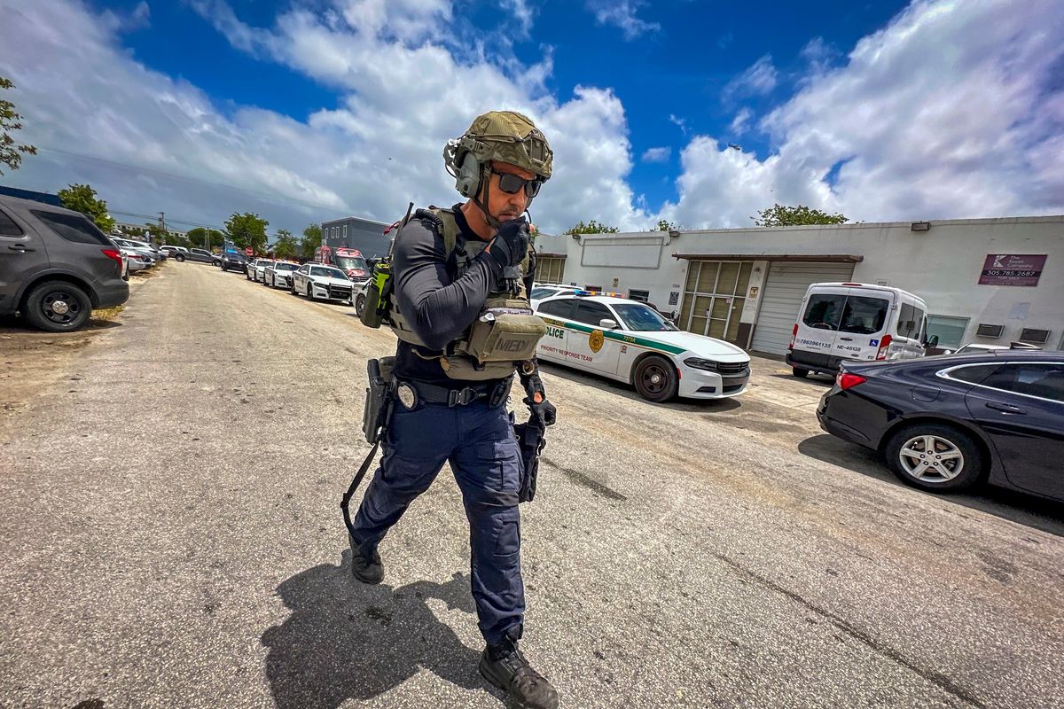 A police officer stands by as Miami-Dade Sheriff’s Office investigates a shooting near Southwest 75th Avenue and 45th Street, in the warehouse district south of Bird Road on Thursday, April 24, 2025, Miami. (Daniel A. Varela/Miami Herald/TNS) (Daniel A. Varela/Miami Herald/TNS)