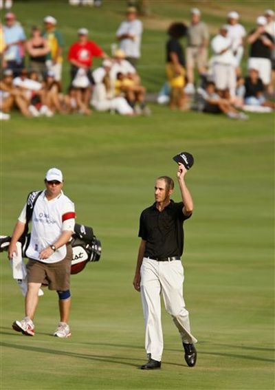 Geoff Ogilvy, of Australia, tips his hat to the gallery while walking to the 18th green during the final round of the SBS Championship golf tournament in Kapalua, Hawaii, Sunday, Jan. 10, 2010. Ogilvy shot a 6-under-par 67 to finish at 22 under par. (Eric Risberg / AP Photo)