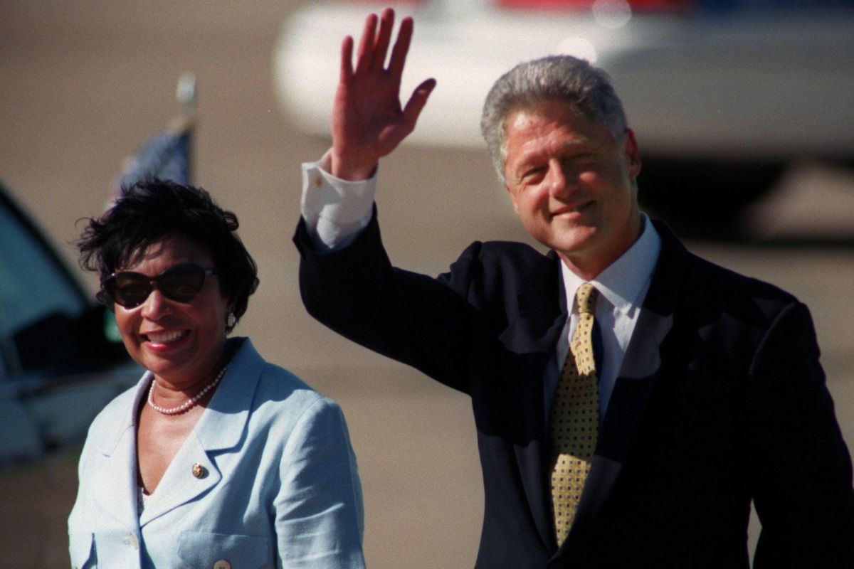 President Bill Clinton walks with congresswoman Eddie Bernice Johnson after he arrived at Love Field on June 2, 1998, for a $25,000 per couple fundraiser at the home of Dallas developer and art collector Ray Nasher. (David Leeson/The Dallas Morning News/TNS)