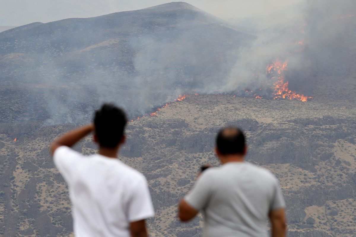 Onlookers view the the Milepost 22 wildfire from a nearby ridge, Thursday, June 21, 2018, near Vantage, Wash. (Ted S. Warren / AP)