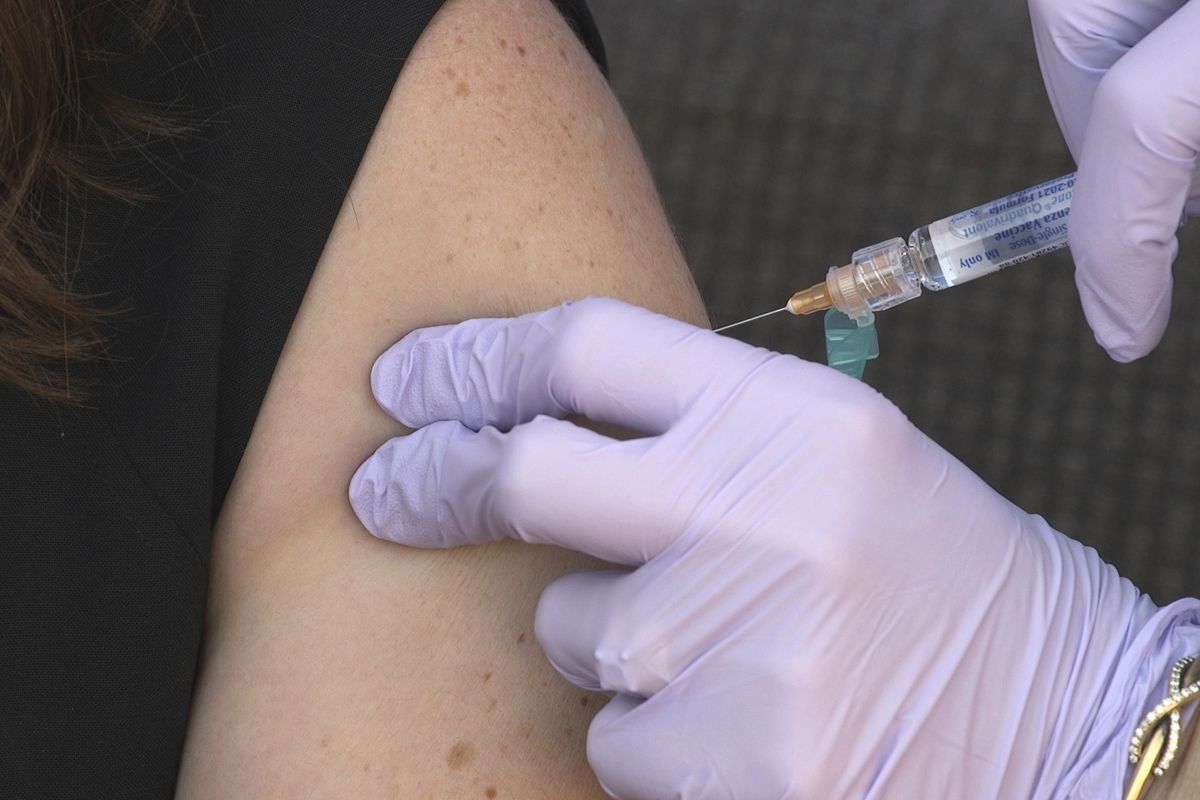 A flu vaccine is administered to National Foundation for Infectious Diseases staff members in Bethesda, Md., on Wednesday, Sept. 30, 2020.  (Federica Narancio)