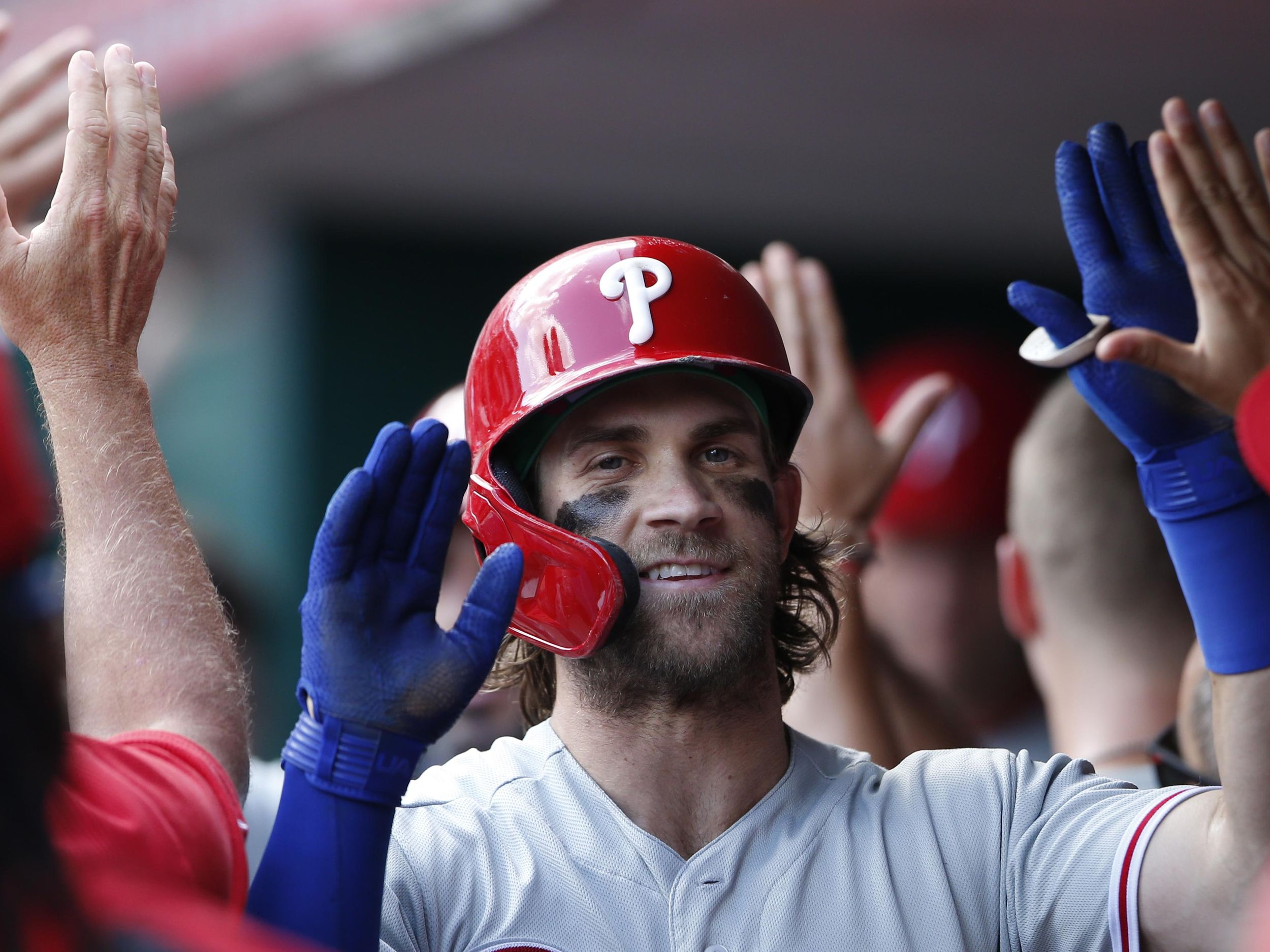 Stott caps 3-run 9th with RBI single, Phillies top Reds 3-2