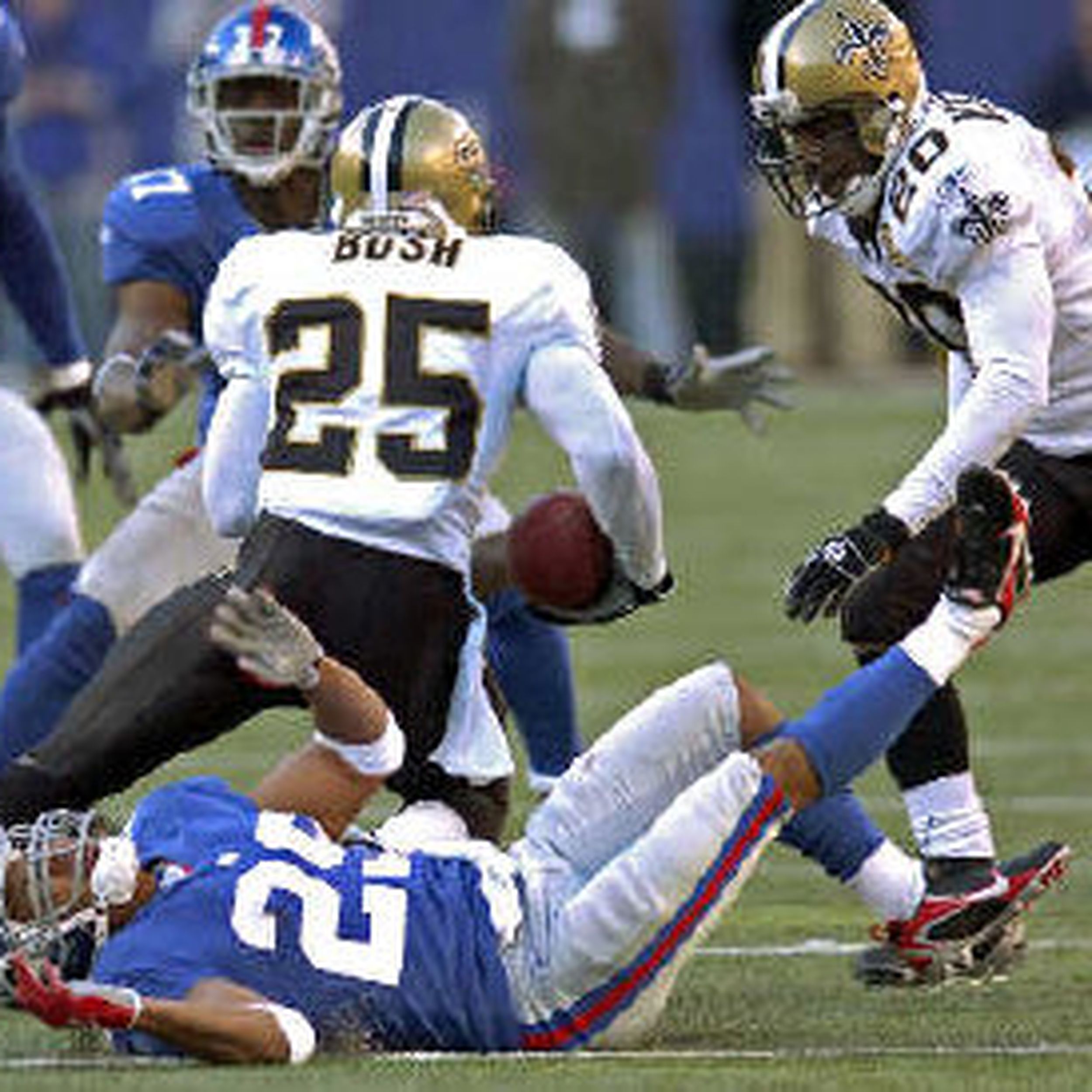 That Time Reggie Bush Brought A Baseball Bat To A Football Game